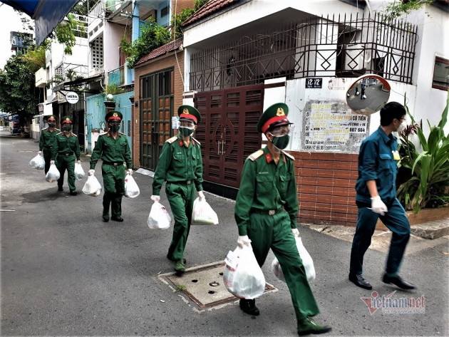 Đi chợ hộ quá tải: Siêu thị tăng người giao hàng, hãng công nghệ vào cuộc