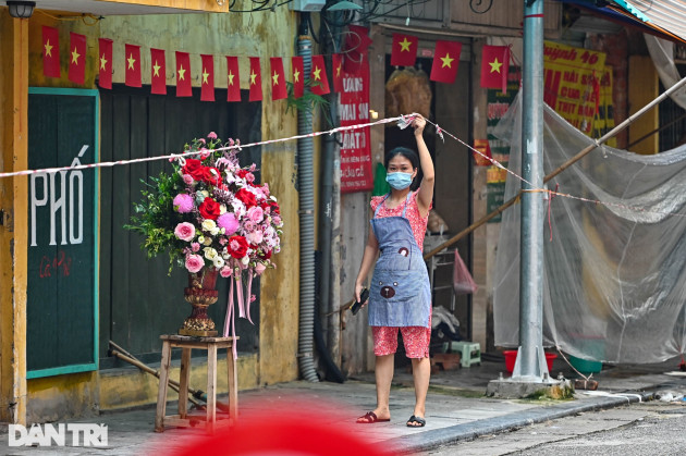 Độc lạ cách bán hàng mùa dịch chưa từng có tại khu chợ nhà giàu Hà Nội - 8