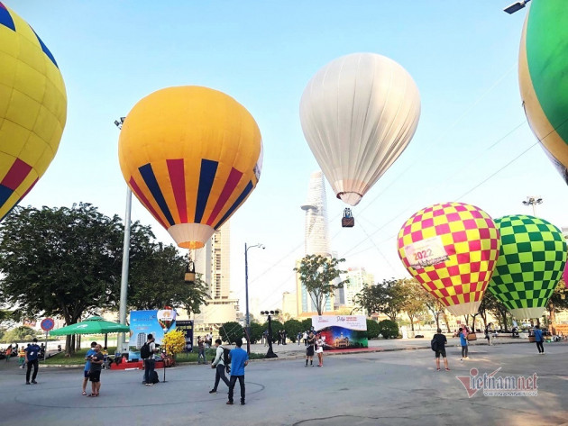 Du lịch tự túc bùng nổ, công ty lữ hành bất ngờ ‘việt vị’