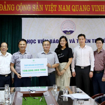 Ecopark tặng 1.000 suất học bổng hỗ trợ sinh viên nghèo mùa dịch