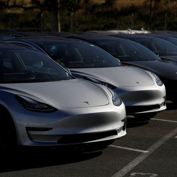 Elon Musk vực dậy Tesla từ bờ vực sụp đổ ra saoicon