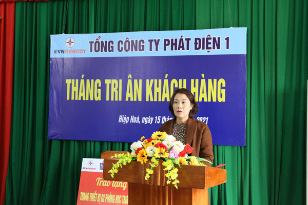 EVNGENCO1 tặng thiết bị phòng học trực tuyến cho trường học