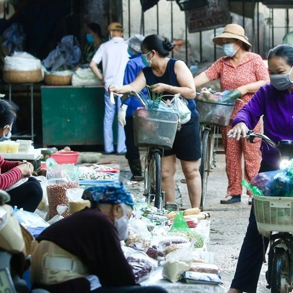 Ghé chợ mua rau đã hết gần 200.000 đồng, bà nội trợ TP.HCM 'méo mặt'icon