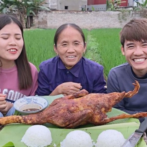 Gia đình Bà Tân Vlog kiếm hàng trăm triệu mỗi tháng từ kênh YouTube