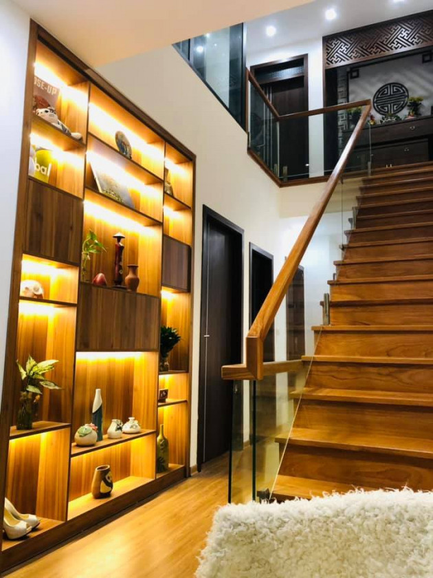 Gia đình tận hưởng khí tươi quanh năm nhờ xây hồ cá Koi, làm giếng trời trong nhà