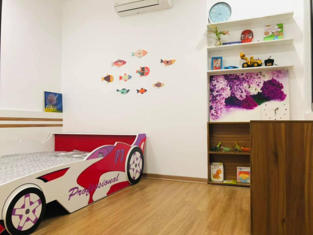 Gia đình tận hưởng khí tươi quanh năm nhờ xây hồ cá Koi, làm giếng trời trong nhà