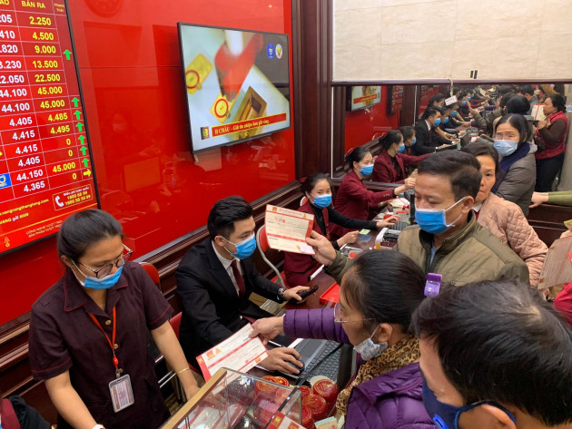 Giá vàng hôm nay 10/2, ôm hàng, chờ thời chốt giáicon