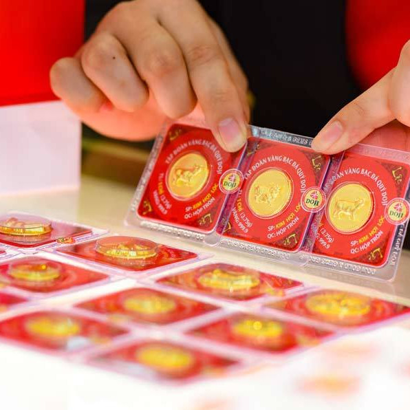 Giá vàng hôm nay 10/7: Tăng thẳng đứng, lên đỉnh 9 nămicon