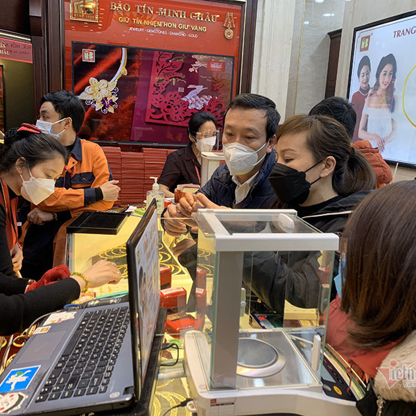 Giá vàng hôm nay 12/2: Tăng mạnh, lo lắng chờ quyết định của Fedicon