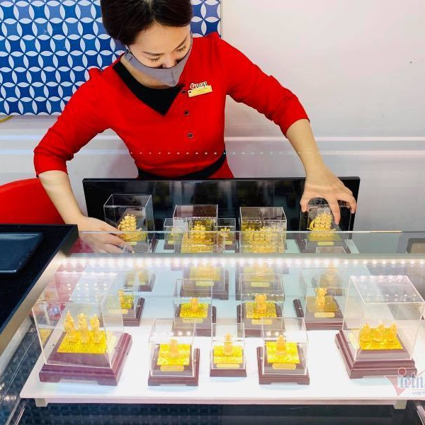 Giá vàng hôm nay 12/3: Liên tục tăng giá, chiếm lại đỉnh caoicon