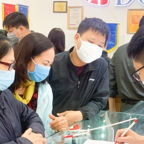 Giá vàng hôm nay 13/3: Bất ngờ đảo chiều giảmicon