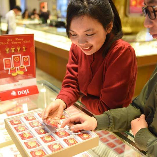 Giá vàng hôm nay 15/10: Tăng dữ dội, lên đỉnh mớiicon