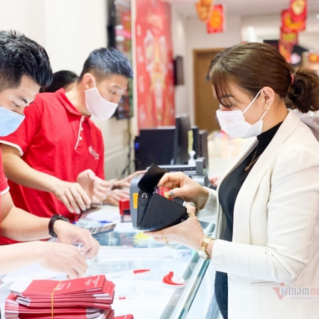 Giá vàng hôm nay 15/3: Sẽ còn giảm sâu, găm tiền chờ thờiicon