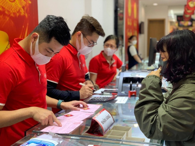 Giá vàng hôm nay 16/8: Sụt giảm mạnh, nhà đầu tư xót ruột