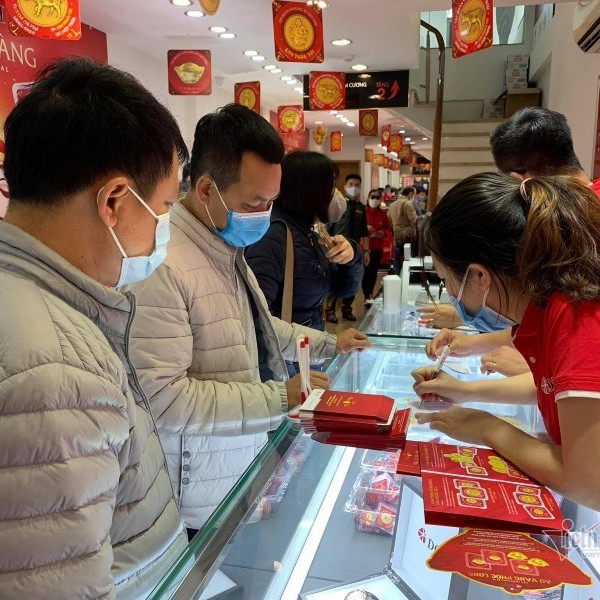 Giá vàng hôm nay 16/3: Lo ngại rủi ro, tiếp tục giảm sâuicon