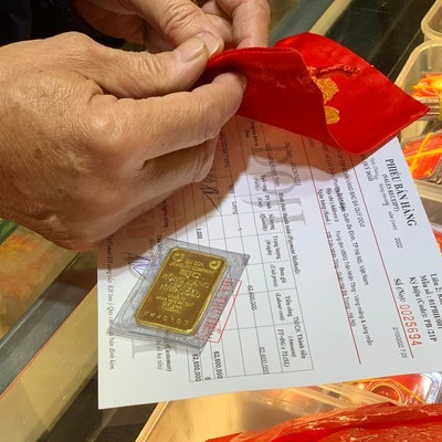 Giá vàng hôm nay 17/3: Mỹ vào bước ngoặt, vàng sụt giảmicon