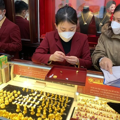 Giá vàng hôm nay 2/3: Dồn dập đòn trừng phạt, vàng tăng mạnhicon