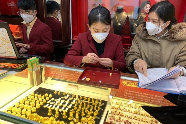 Giá vàng hôm nay 25/2: Thời điểm đen tối, vàng đắt lịch sử, 70 triệu/lượng rất gầnicon