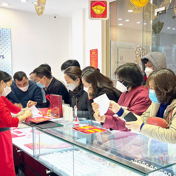 Giá vàng hôm nay 26/2: Giảm mạnh sau chạm đỉnh lịch sửicon
