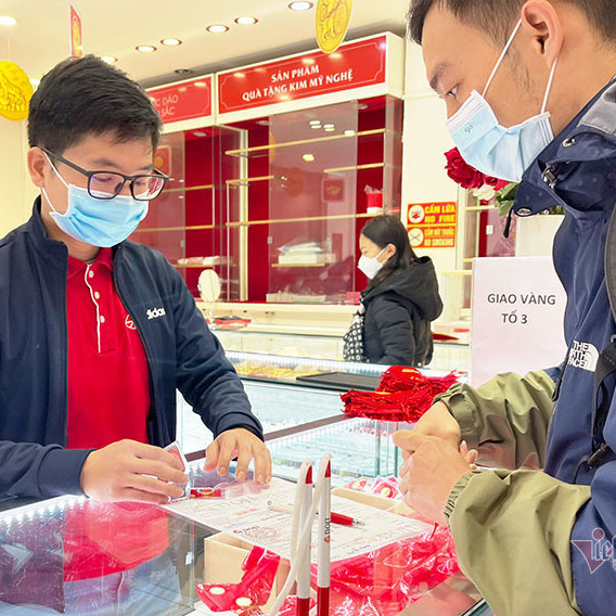 Giá vàng hôm nay 27/3: NATO thêm vũ khí chống Nga, vàng tăng mạnhicon