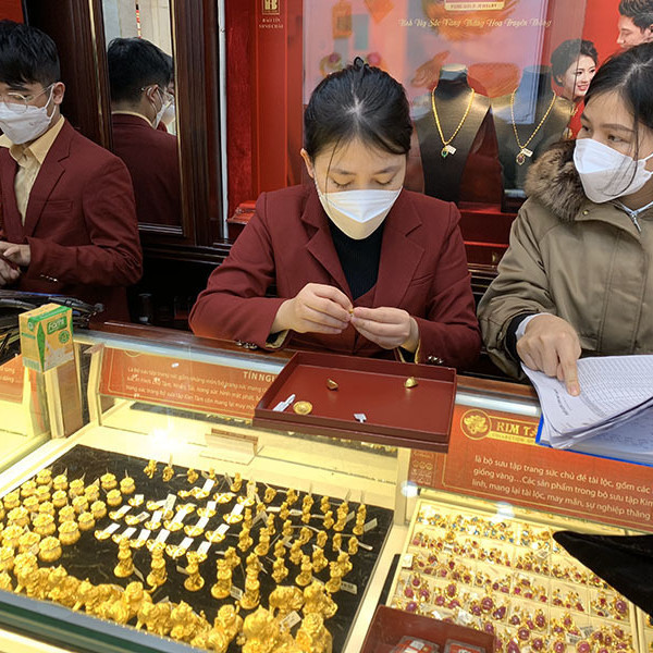 Giá vàng hôm nay 28/3: Còn nhiều bất ổn, vàng giữ giá caoicon