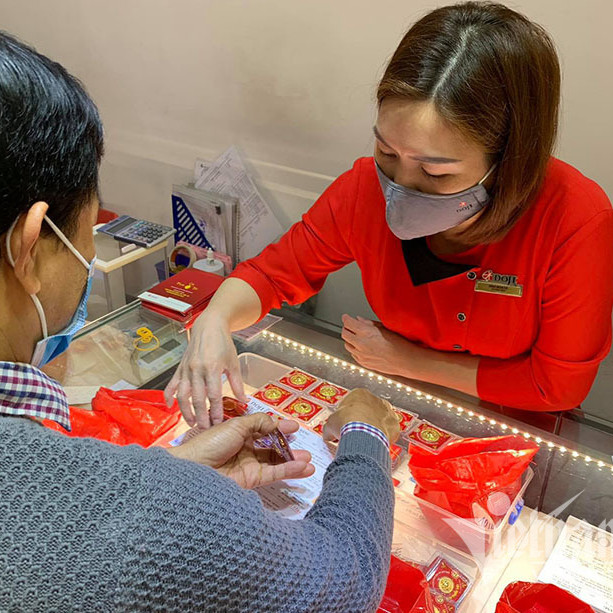 Giá vàng hôm nay 3/1: Thận trọng khi mua tích trữ cuối nămicon