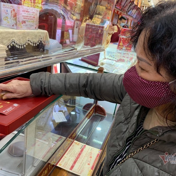 Giá vàng hôm nay 8/3: Tuần mới trầm lắng, chưa thể bứt phá