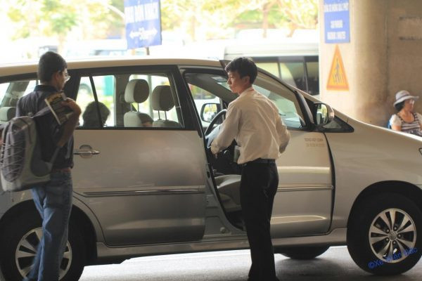 Giá xăng giảm từ lâu, taxi không chịu giảm giáicon