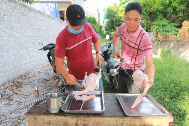 Giám đốc hoành tráng, thất nghiệp chuyển nghề bán vịt quay kiếm sống