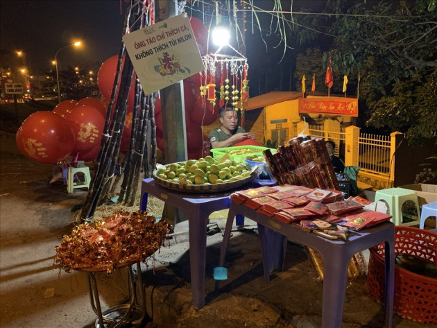 Hà Nội: Lãi 'khủng' nhờ bán cành lộc và muối đêm giao thừa