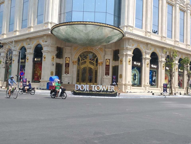 Hà Nội lệnh tháo dỡ đài phun nước ‘nuốt’ vỉa hè của tòa nhà Doji Tower