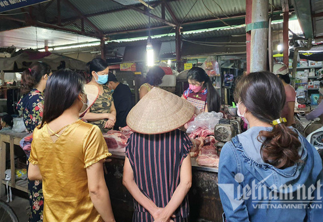 Hà Nội sáng nay: Đi chợ sớm, tranh thủ mua 1 lần dùng 3 ngày