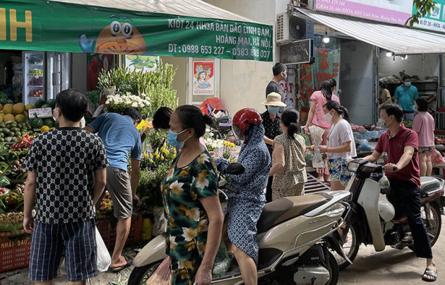 Hà Nội sáng nay: Đi chợ sớm, tranh thủ mua 1 lần dùng 3 ngày