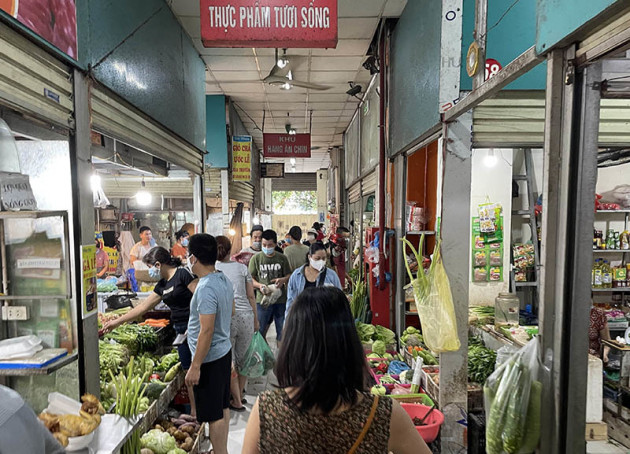 Hà Nội sáng nay: Đi chợ sớm, tranh thủ mua 1 lần dùng 3 ngày