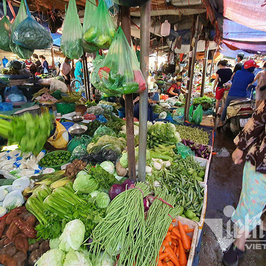 Hà Nội sáng nay: Đi chợ sớm, tranh thủ mua 1 lần dùng 3 ngày