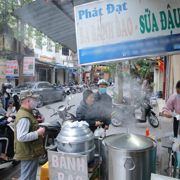 Hàng bánh bao chảnh: Ngày chỉ làm đúng 200 chiếc, ai không chờ được cứ về - 1