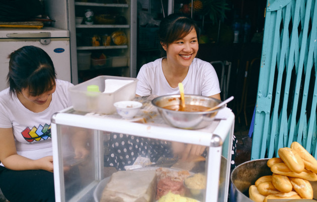 Hàng bánh mì Hà Nội từ thời bao cấp, bán 400 chiếc/ngày, giá chỉ 10 nghìn