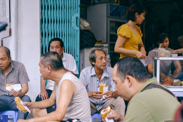 Hàng bánh mì Hà Nội từ thời bao cấp, bán 400 chiếc/ngày, giá chỉ 10 nghìn