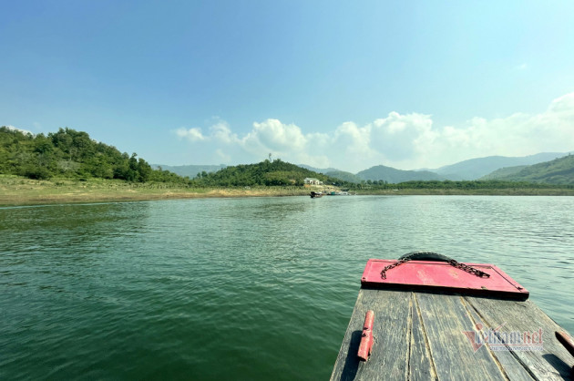 Hàng trăm hòn đảo nổi lên giữa 'vịnh Hạ Long' trên cao nguyên