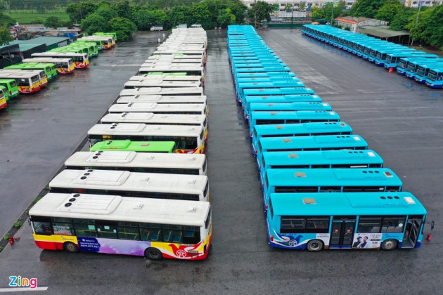 oto xep xo khap thanh pho anh 8