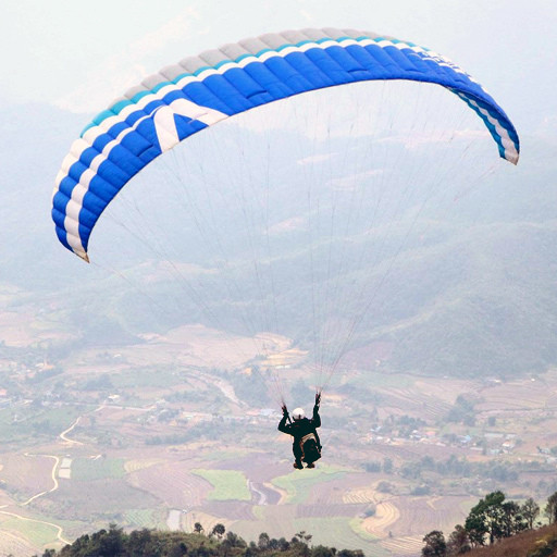 Hàng trăm phi công tham gia giải dù lượn ở Lai Châu