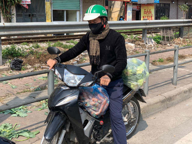 Hàng trăm tấn rau Hải Dương về Hà Nội: Vài nghìn/kg, gọi nhau giải cứu