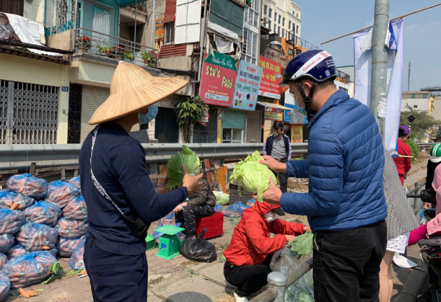 Hàng trăm tấn rau Hải Dương về Hà Nội: Vài nghìn/kg, gọi nhau giải cứu