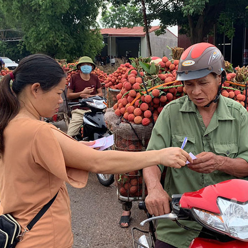 Hàng trăm thương lái Trung Quốc đổ bộ, 300 điểm gom hàng qua biên giới