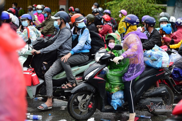 Hàng vạn người kéo nhau về quê, lấy ai cứu doanh nghiệp