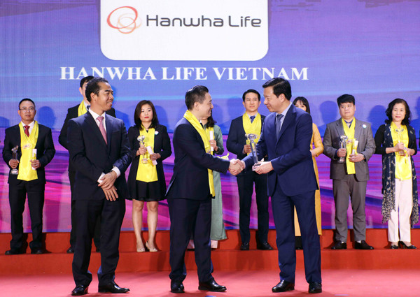 Hanwha Life Việt Nam - Doanh nghiệp hàng đầu đặt khách hàng làm trọng tâm