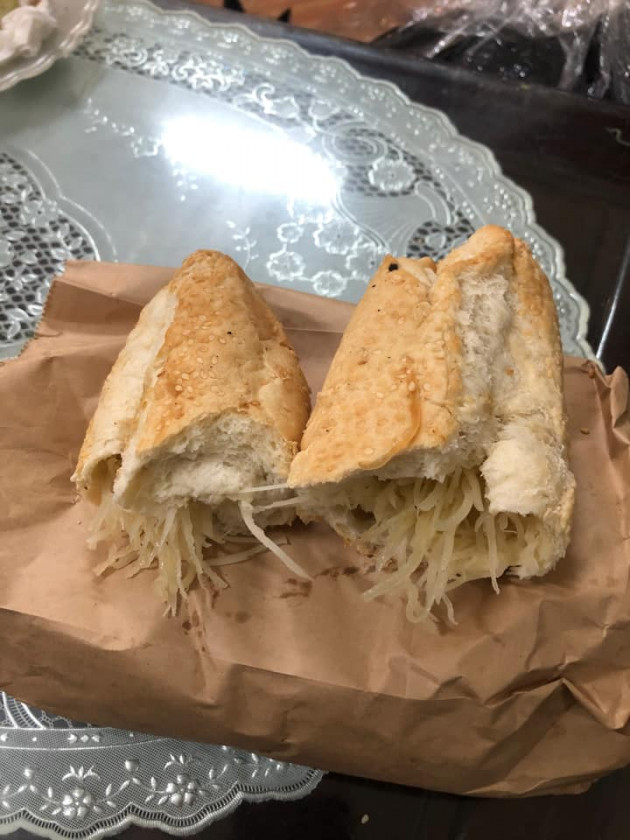 Hí hửng đặt mua bánh mì siêu dừa thơm ngậy và thành phẩm đến tay gây choáng váng: Lưa thưa vài hạt vừng, dừa tàng hình mất 2/3 - Ảnh 5.