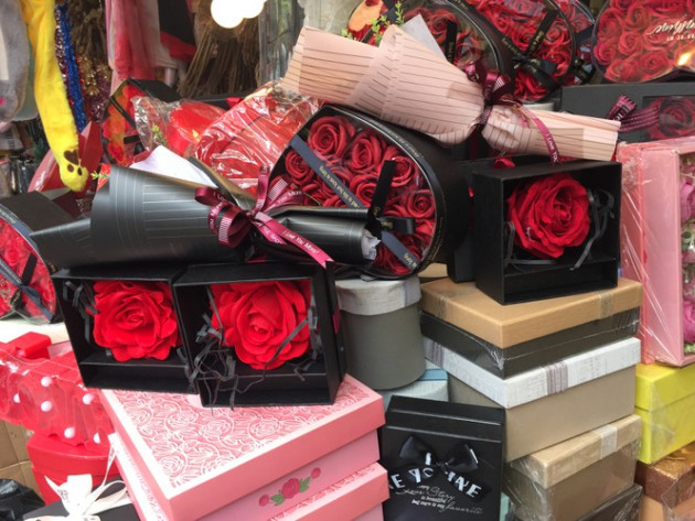 Hoa 'vĩnh cửu' tiền triệu đắt khách dịp Valentine - ảnh 6