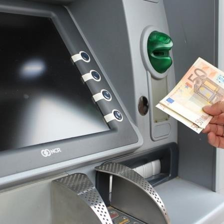 Khởi nghiệp với sáng kiến ATM khử khuẩn tiền mặticon