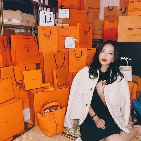 Khởi tố, bắt giam hotgirl ‘hàng hiệu’ chuyên lừa đảo tiền đặt cọcicon